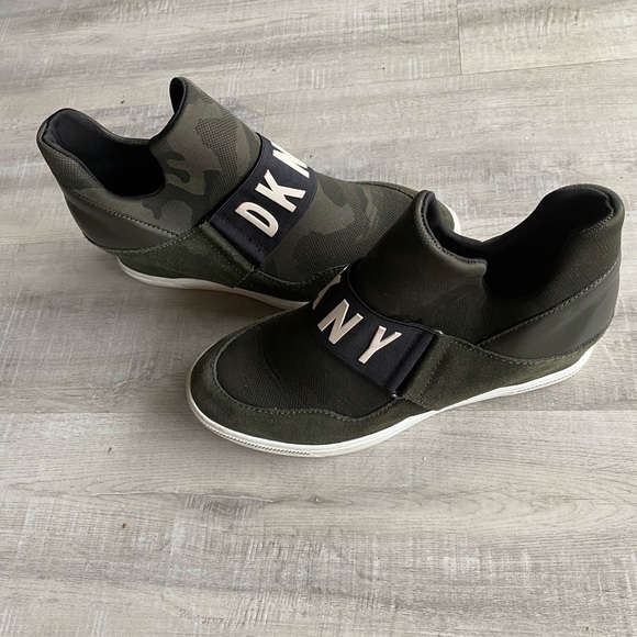 DKNY Wedged camo sneaker | size 10 - Picture 5 of 6